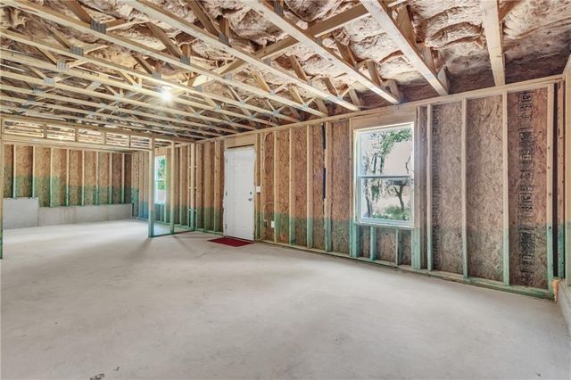 289 Pond Court, Hoschton, GA 30548