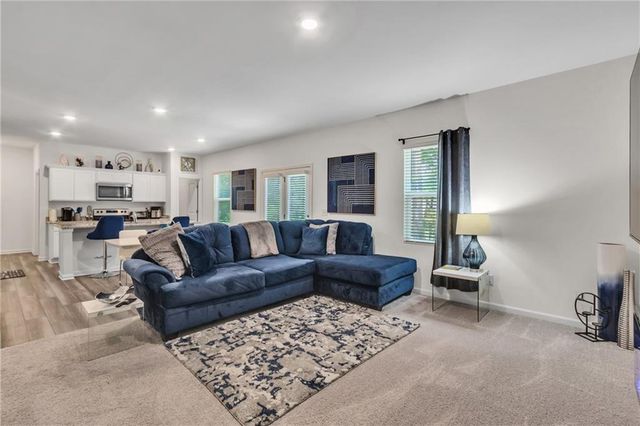 289 Pond Court, Hoschton, GA 30548