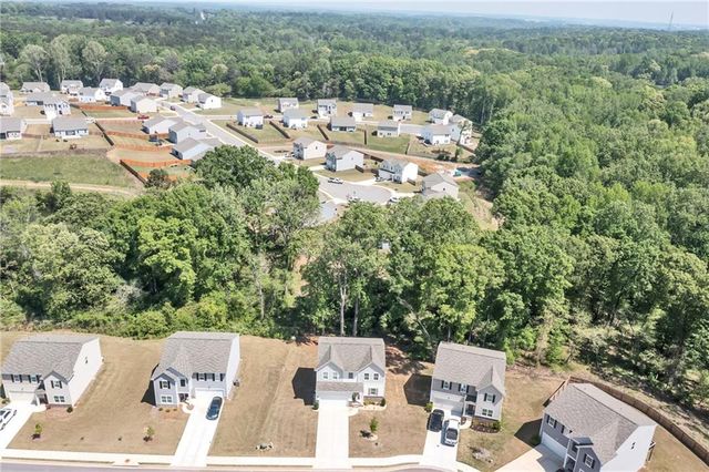 289 Pond Court, Hoschton, GA 30548