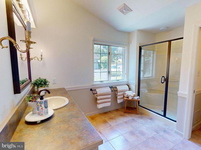 128 COLONIAL CT, State College, PA 16801