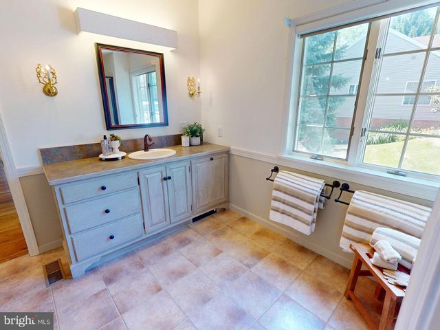 128 COLONIAL CT, State College, PA 16801