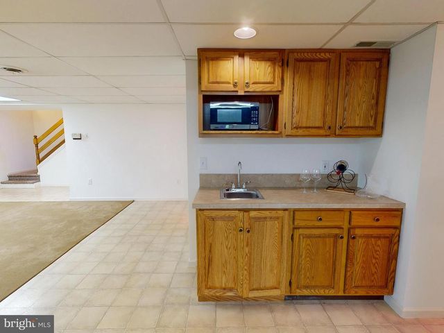 128 COLONIAL CT, State College, PA 16801