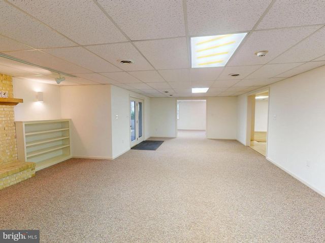 128 COLONIAL CT, State College, PA 16801