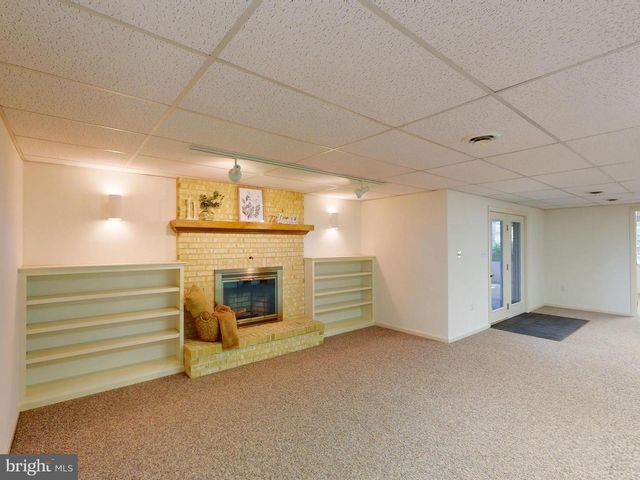 128 COLONIAL CT, State College, PA 16801