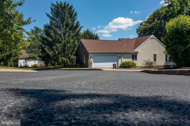 128 COLONIAL CT, State College, PA 16801