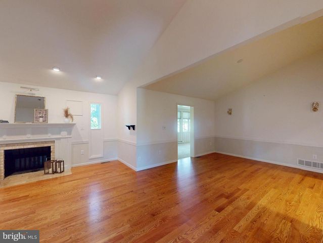 128 COLONIAL CT, State College, PA 16801