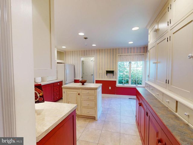 128 COLONIAL CT, State College, PA 16801