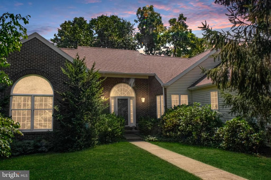 128 COLONIAL CT, State College, PA 16801