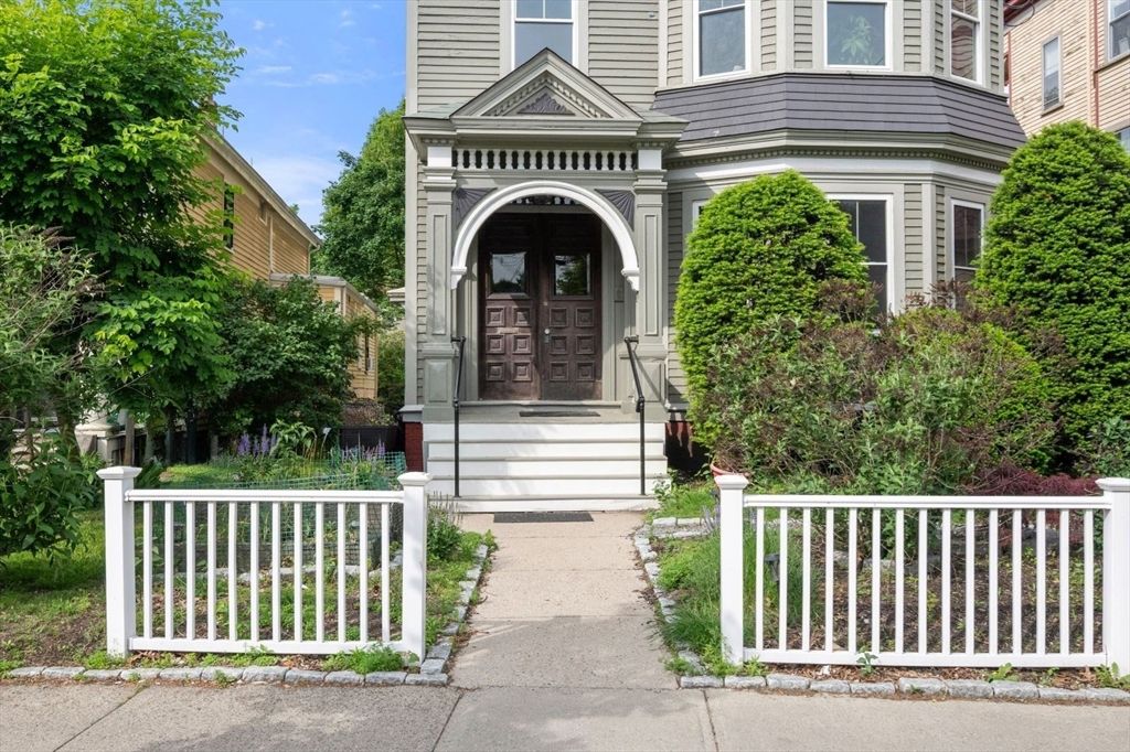 174 Elm Street North 1, Cambridge, MA 02140