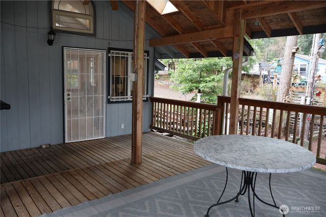 31 E Colvos Pl E, Shelton, WA 98584