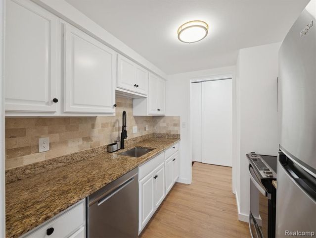 8200 E Jefferson Avenue 1703, Detroit, MI 48214