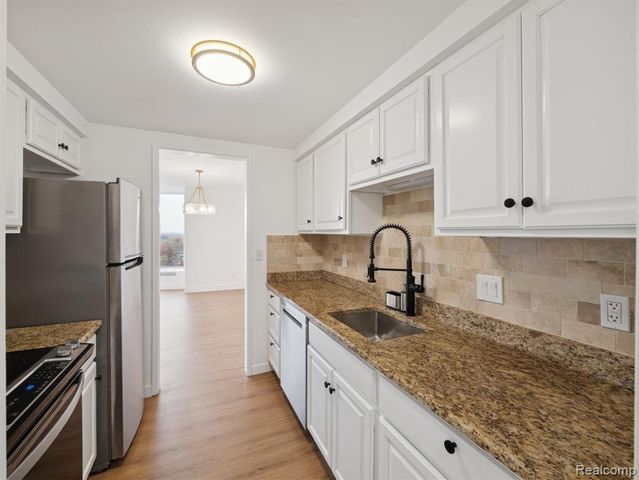 8200 E Jefferson Avenue 1703, Detroit, MI 48214