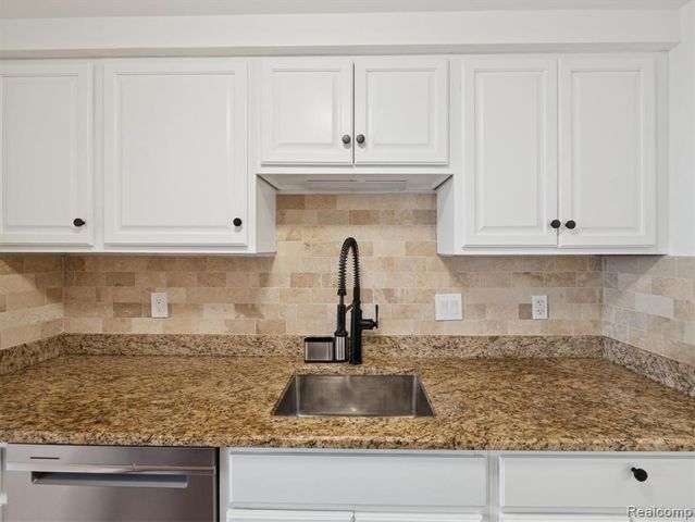 8200 E Jefferson Avenue 1703, Detroit, MI 48214