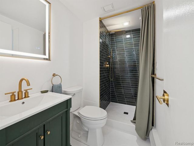 8200 E Jefferson Avenue 1703, Detroit, MI 48214