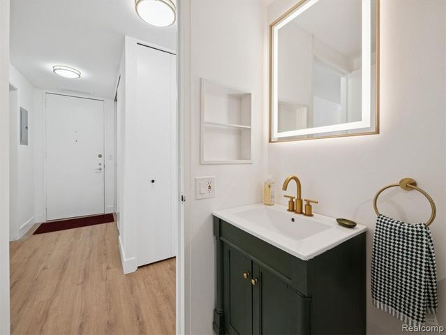 8200 E Jefferson Avenue 1703, Detroit, MI 48214