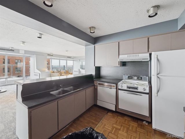 8200 E Jefferson Avenue 1703, Detroit, MI 48214