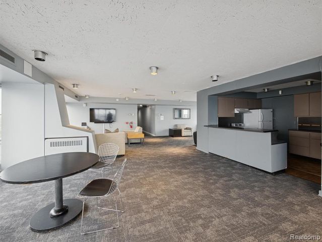 8200 E Jefferson Avenue 1703, Detroit, MI 48214