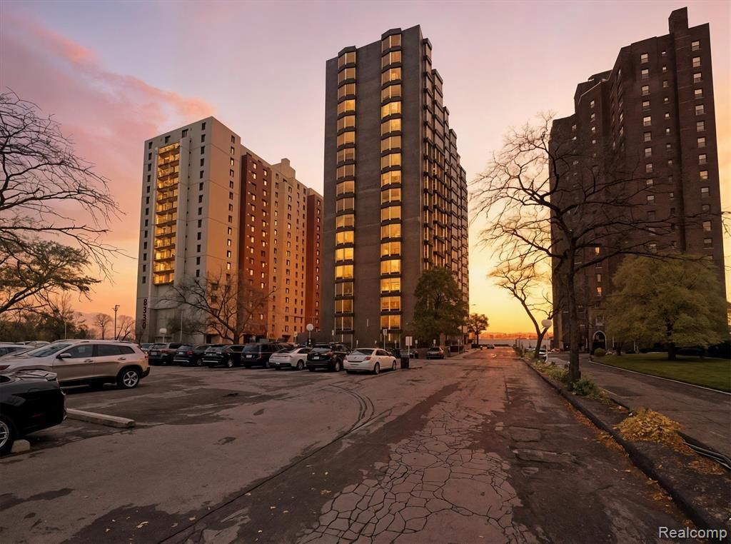 8200 E Jefferson Avenue 1703, Detroit, MI 48214