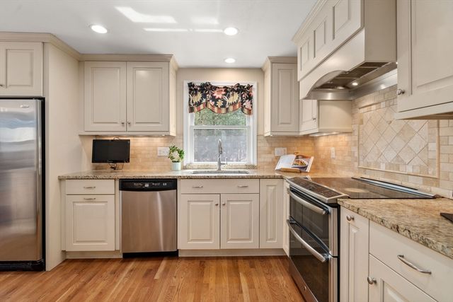 23 Hillcrest Road, Medfield, MA 02052