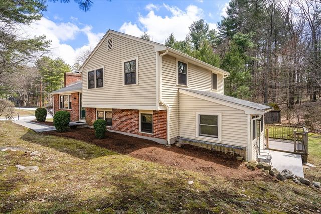 23 Hillcrest Road, Medfield, MA 02052