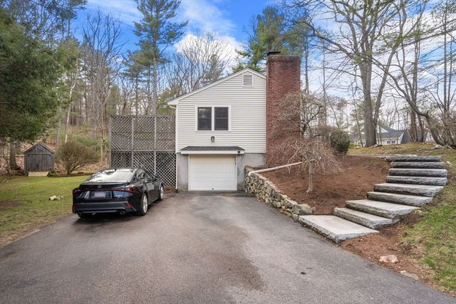 23 Hillcrest Road, Medfield, MA 02052