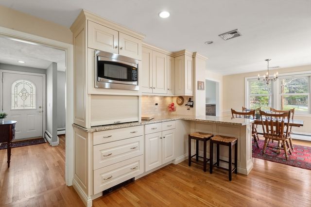 23 Hillcrest Road, Medfield, MA 02052