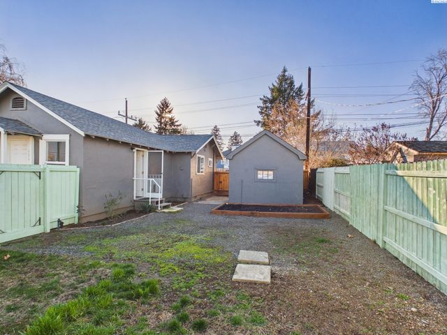 404 S 15th Ave, Yakima, WA 98902