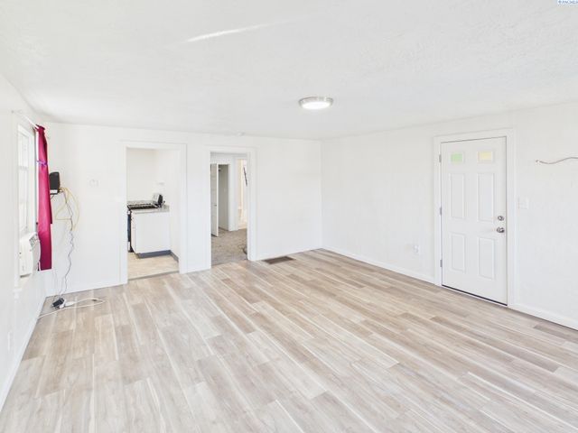 404 S 15th Ave, Yakima, WA 98902