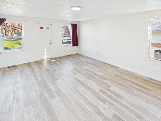 404 S 15th Ave, Yakima, WA 98902