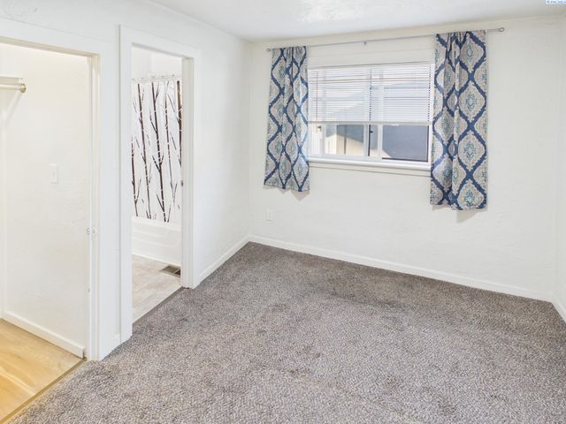 404 S 15th Ave, Yakima, WA 98902