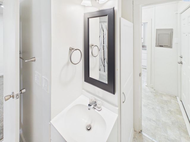 404 S 15th Ave, Yakima, WA 98902