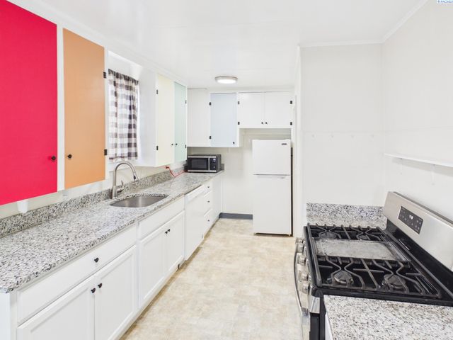 404 S 15th Ave, Yakima, WA 98902