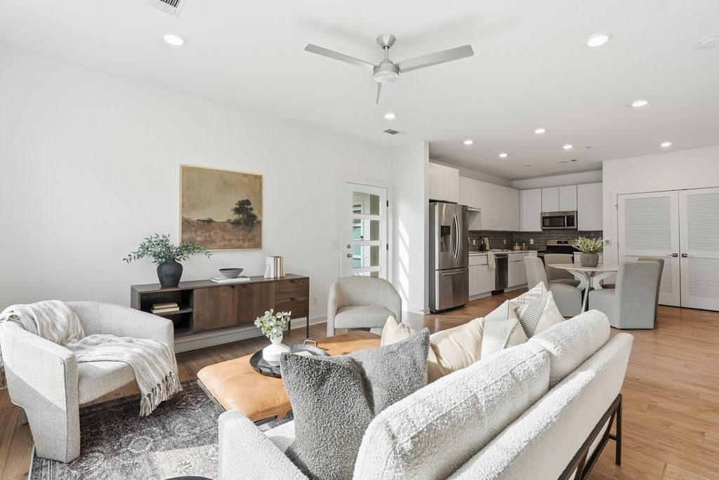 1402 Pillow St Apt 207, Nashville, TN 37203