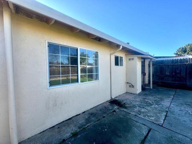 607 Calaveras Drive, Salinas, CA 93906