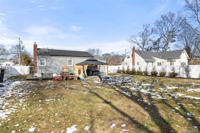 85 Cotter Street, West Islip, NY 11795