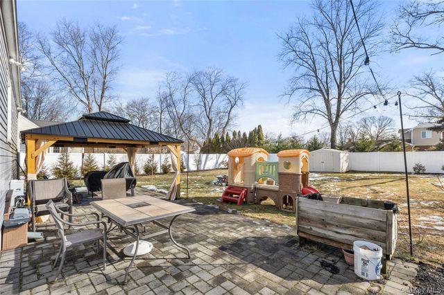 85 Cotter Street, West Islip, NY 11795