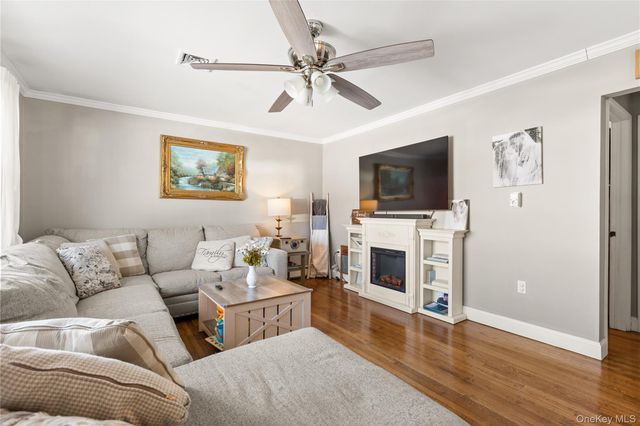 85 Cotter Street, West Islip, NY 11795