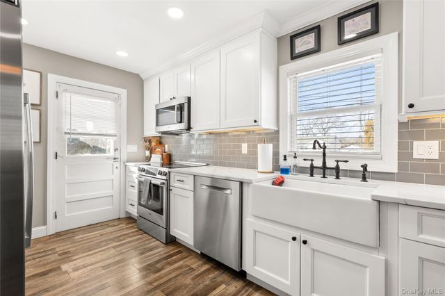 85 Cotter Street, West Islip, NY 11795