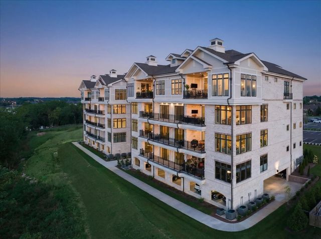 1024 Club View Dr Unit F202, Gallatin, TN 37066