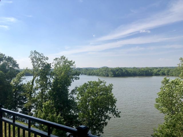 1024 Club View Dr Unit F202, Gallatin, TN 37066
