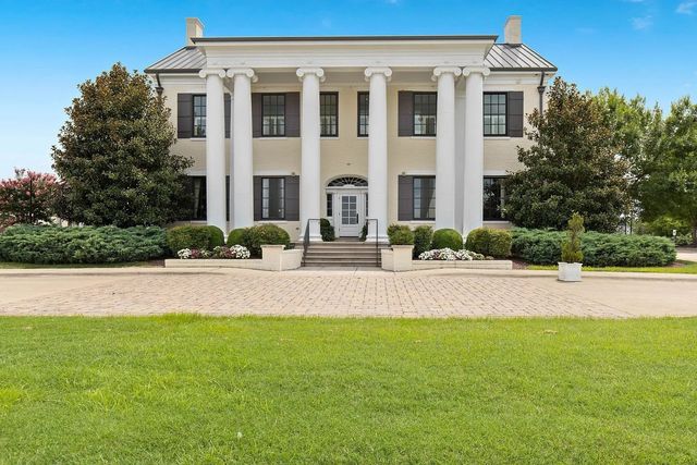 1024 Club View Dr Unit F202, Gallatin, TN 37066