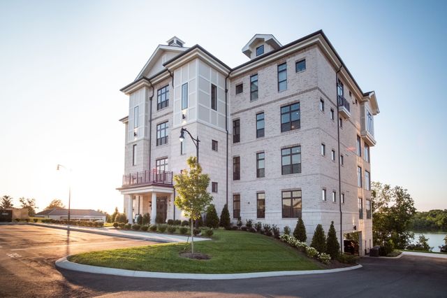 1024 Club View Dr Unit F202, Gallatin, TN 37066