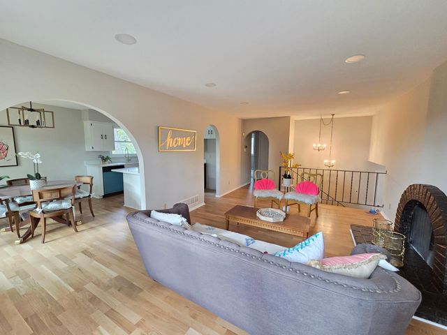 4174 Oakcrest Drive, Vadnais Heights, MN 55127
