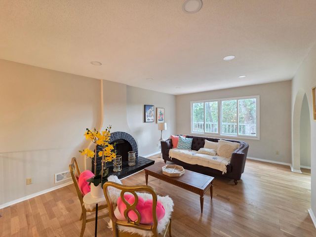 4174 Oakcrest Drive, Vadnais Heights, MN 55127