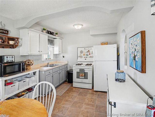 2406 Fairmont Avenue, New Albany, IN 47150