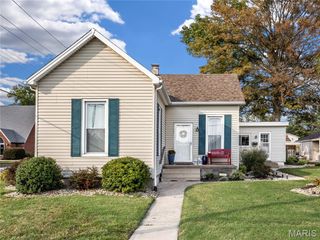 121 W Clay Street, Troy, IL 62294