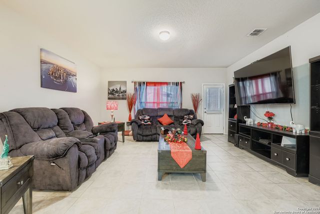 9224 Grand Western, Converse, TX 78109