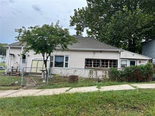 302 E Colorado Avenue, St Joseph, MO 64504