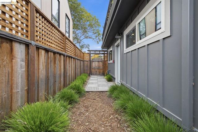 1519 Fairview St 2, Berkeley, CA 94703