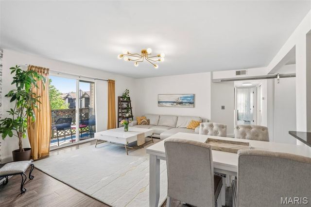 1217 Mangrove Lane 5, St Louis, MO 63125